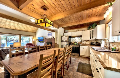 Montgomery Estates Cabin | 6 Bedroom, Game Room, Hot Tub, Near Lake and Trails, EV Charger, 12 guests+Extra Kids