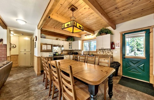 Montgomery Estates Cabin | 6 Bedroom, Game Room, Hot Tub, Near Lake and Trails, EV Charger, 12 guests+Extra Kids
