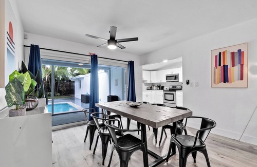 Driftwood House | 6 Bedroom Home w Pool - Ping pong & Outdoor Shower