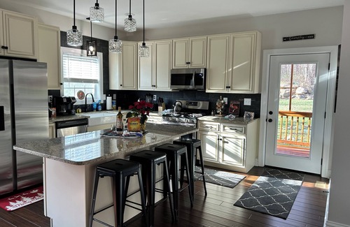 Nellysford House | 6-bedroom house in Nellysford with WiFi AC Skiing Tubing and Golf