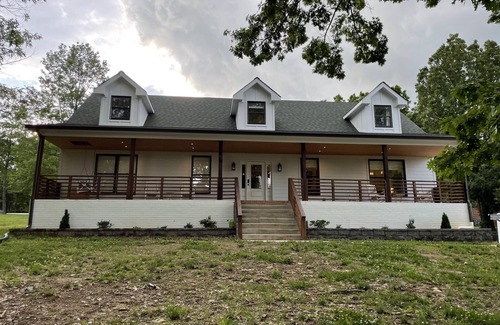 Mount Juliet House | 6 bedroom- Large Farmhouse only 20min to Downtown 14 Beds