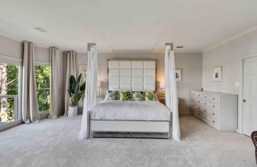River Mountain House | 6 bedroom Little Rock River View Estate - Pet friendly, Tesla charger, Gym