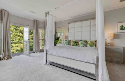 River Mountain House | 6 bedroom Little Rock River View Estate - Pet friendly, Tesla charger, Gym