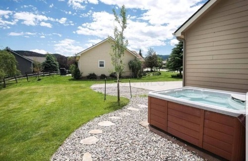 Gypsum House | 6 bedroom mountain retreat w/private Hot tub