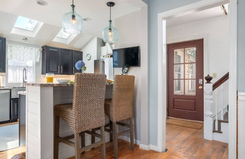 Onset House | 6-bedroom Oasis house in Onset w/HUGE backyard, Firepit, Wifi, & work desk