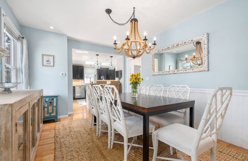 Onset House | 6-bedroom Oasis house in Onset w/HUGE backyard, Firepit, Wifi, & work desk