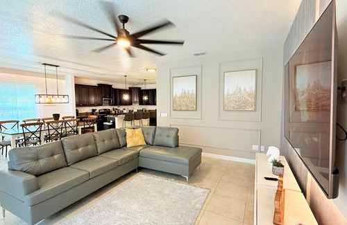 Lindfields House | 6 Bedrooms/5 Bathrooms/Paradise Palms (2981BP)