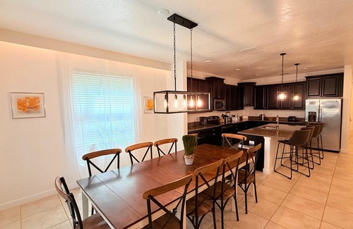 Lindfields House | 6 Bedrooms/5 Bathrooms/Paradise Palms (2981BP)