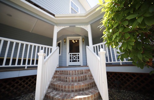 Page House | 6 Bedrooms + 6 Bathrooms + 3 Dining + 2 Living Room + 2 Porch + 6+ Parking space