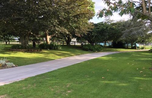 Rotoorangi House | 6 bedrooms, Close to rowing, Velodrome, field days