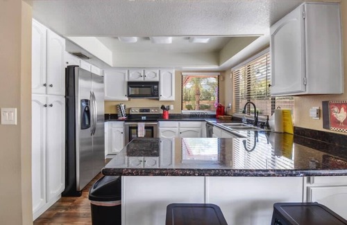 Santiago House | 6 BR/5 BA Resort w/Pickleball court & Pool