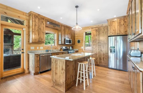 Blairsville House | 6 BR Luxury Lake Nottely Mountain Retreat