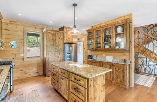 Blairsville House | 6 BR Luxury Lake Nottely Mountain Retreat