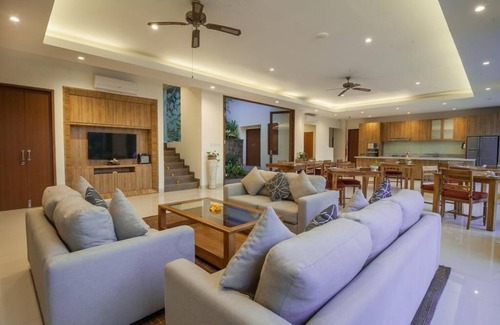 Melayang Villa | 6 BR - Private Pool, River & Paddies View