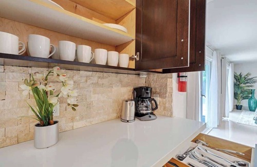 Harbor Beach House | 6 BR Villa | Steps to Ocean, Pool, Sauna & Jacuzzi