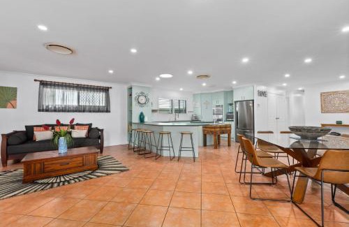 Rainbow Beach House | 6 Cypress Avenue - Rainbow Beach. Pool. Pets. Aircon.Wifi