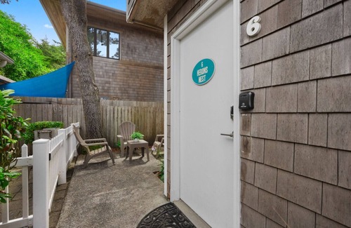 Downtown Cannon Beach Apartment | 6 Herons Nest: Coastal Charm | Walk to Beach | Dog-Friendly