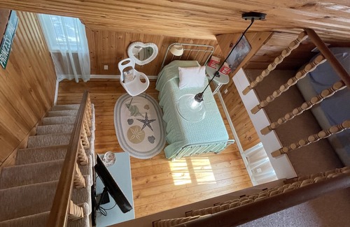 Buzzards Bay House | 6 houses away from quiet beach! Minutes from the heart of Onset & Cape Cod Canal