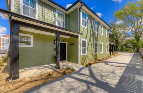 Columbia House | 6 King BR-Across from Township