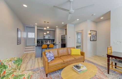 Columbia House | 6 King BRs w/SmartTVs | Across from Township