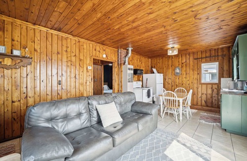 Oscoda Cabin | #6 | Light-Filled, Near the Shore