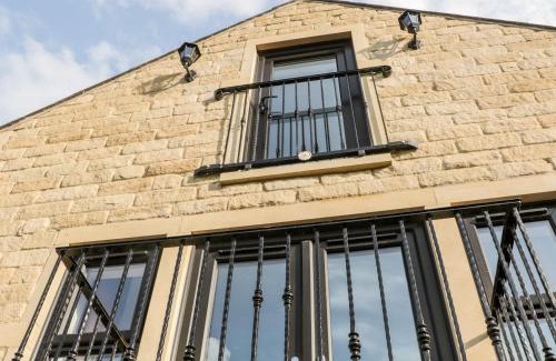 Gargrave House | 6 Lock View