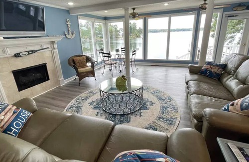 Camden House | 6-master bedroom, deep water,dock and boat ramp. 4 smart TVs, screened in porch
