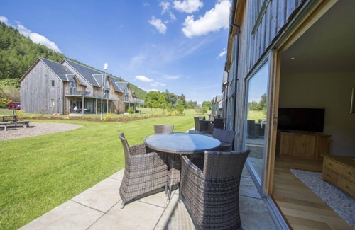 Kenmore Cottage | 6 Maxwells - sleeps 4 guests in 2 bedrooms