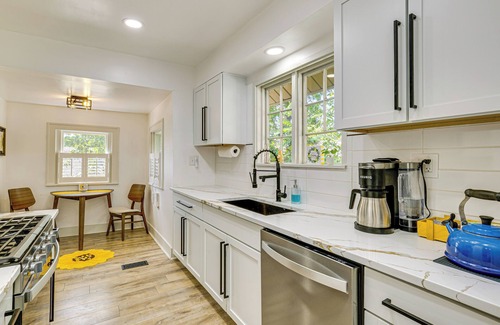 Kansas City House | 6 Mi to Arrowhead Stadium: Charming Home w/Porch!