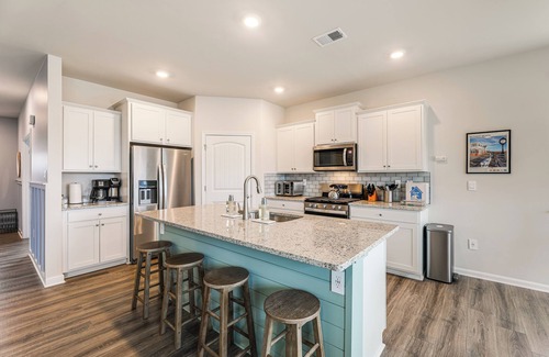 Millville House | 6 Mi to Bethany Beach: Family Home w/Pool Access!