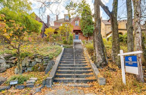 Squirrel Hill South House | 6 Mi to Downtown - Spacious Home in Pittsburgh!