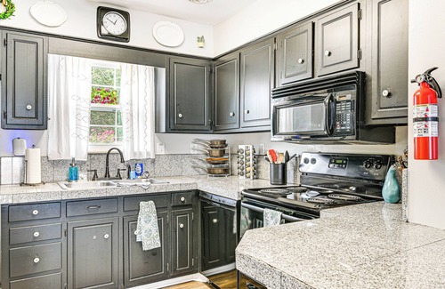 Clarksville House | 6 Mi to Dtwn: Dog-Friendly Clarksville Home!