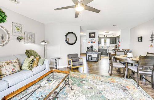 Clarksville House | 6 Mi to Dtwn: Dog-Friendly Clarksville Home!