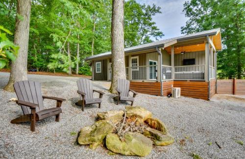 Clarkesville House | 6 Mi to Helen Romantic Georgia Cottage Hideaway!