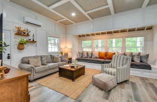 Clarkesville House | 6 Mi to Helen Romantic Georgia Cottage Hideaway!