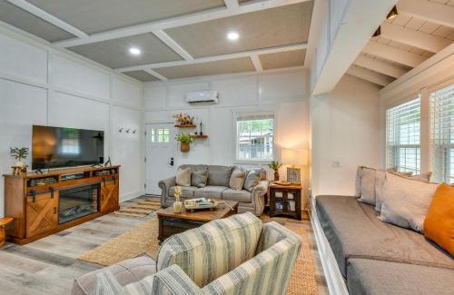 Clarkesville House | 6 Mi to Helen Romantic Georgia Cottage Hideaway!