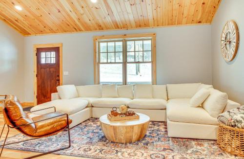 Gilford House | 6 Mi to Lake Winnipesaukee New Hampshire Home