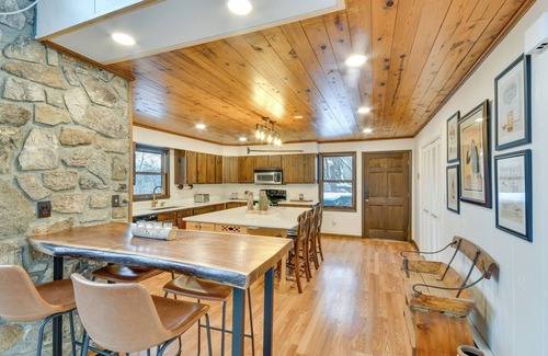 Seven Devils House | 6 Mi to Skiing: Home w/Hot Tub in Seven Devils!