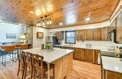 Seven Devils House | 6 Mi to Skiing: Home w/Hot Tub in Seven Devils!