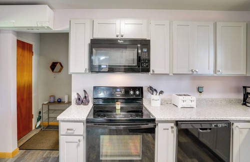 Pittsfield House | 6 Mi to Skiing: Pet-Friendly Home in Pittsfield!