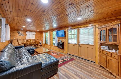Robbinsville House | 6 Mi to Town Robbinsville Apt with Deck and Grill