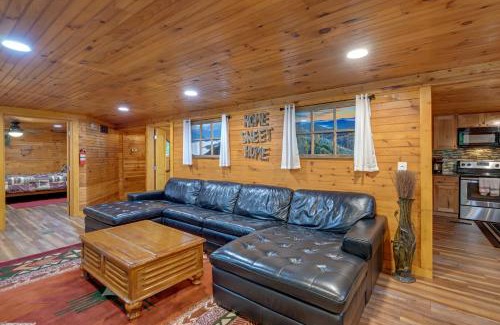 Robbinsville House | 6 Mi to Town Robbinsville Apt with Deck and Grill