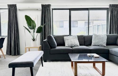 Burnside House | 6 min to Airport Burnside Full house with big yard