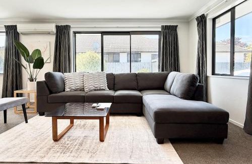 Burnside House | 6 min to Airport Burnside Full house with big yard