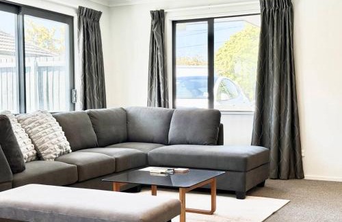 Burnside House | 6 min to Airport Burnside Full house with big yard
