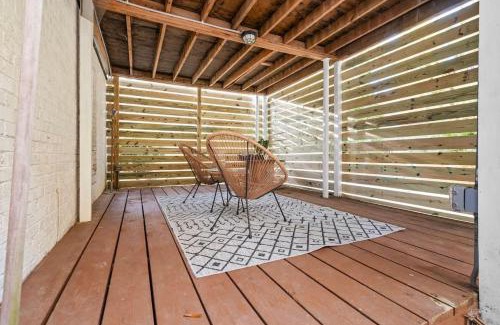 North Raleigh House | 6 Min to North Hills - Private deck - In Unit Washer and Dryer
