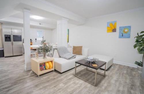 North Raleigh House | 6 Min to North Hills - Private deck - In Unit Washer and Dryer