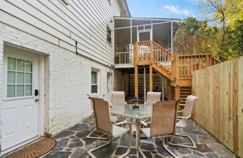 North Raleigh House | 6 Min to North Hills - Private deck - In Unit Washer and Dryer