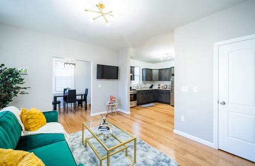 Weequahic Apartment | 6 Mins From EWR Airport Cozy 3 Bedroom Apartment