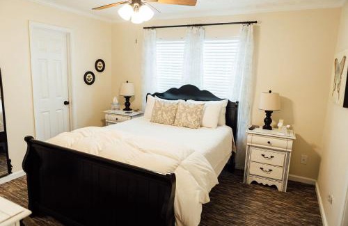 Dahlonega House | 6 minutes from Downtown Dahlonega, Wine Country